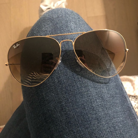 **SOLD** Ray-Ban Large Gradient Aviator Sunglasses - Picture 3 of 7